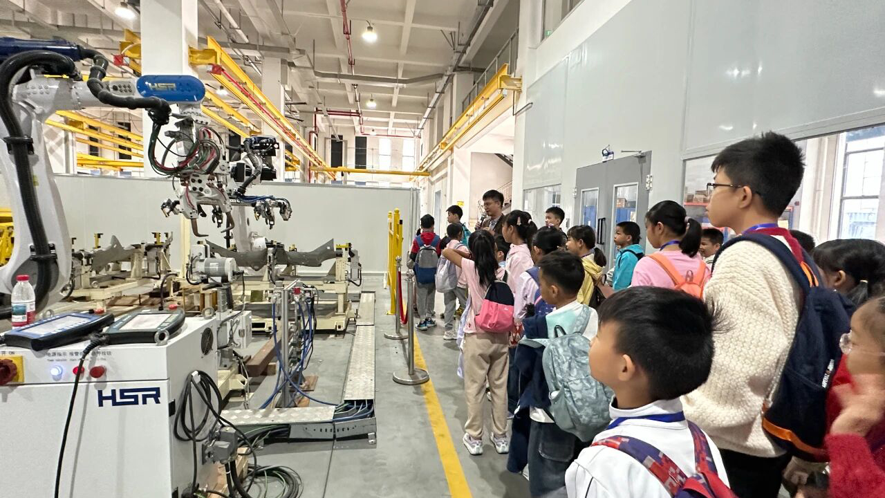 秋季研学之旅！40余名中小学生探访南海智能机器人科创园