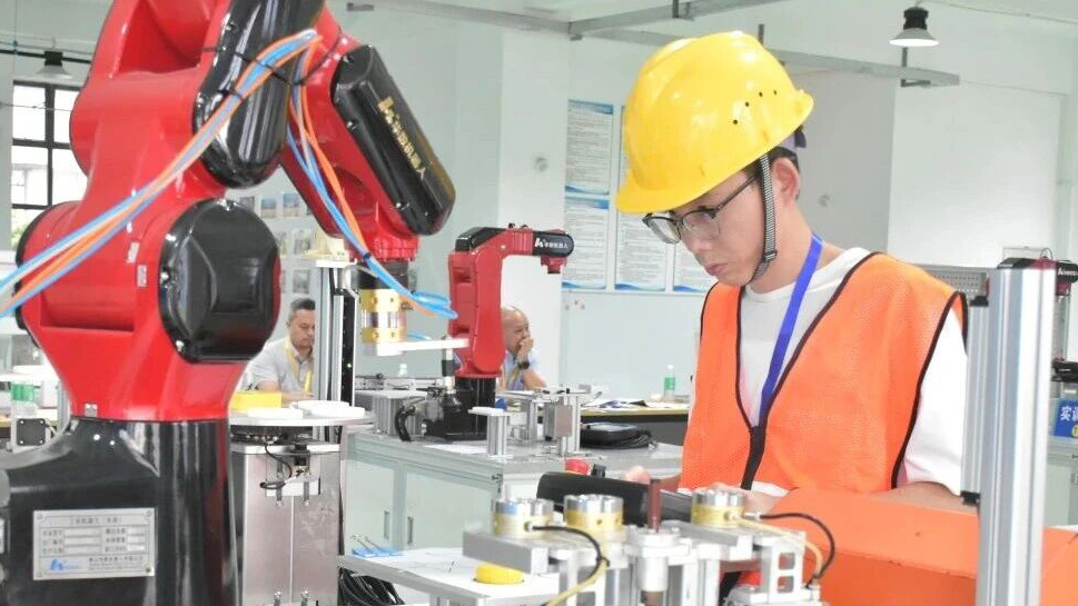 百赛成就百万，技能争先新枢纽｜2026年南海区工业机器人数智化控制技能竞赛圆满收官